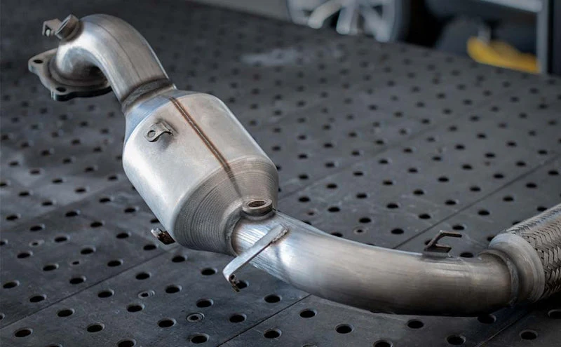 MagnaFlow Conv Univ 2.25in Inlet/Outlet Center/Center Round - Image 3