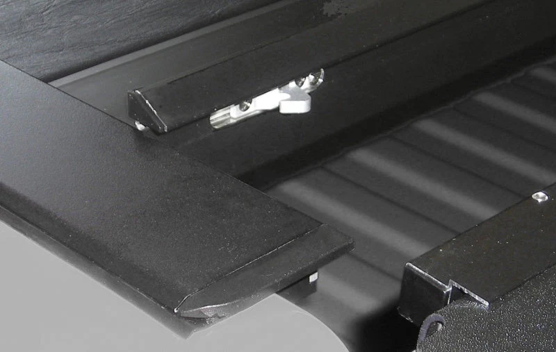 Roll-N-Lock 17-19 Ford F-250/F-350 Super Duty SB 80-9/16in M-Series Retractable Tonneau Cover - Image 11