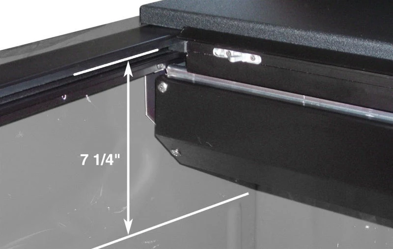 Roll-N-Lock 17-19 Ford F-250/F-350 Super Duty SB 80-9/16in M-Series Retractable Tonneau Cover - Image 7